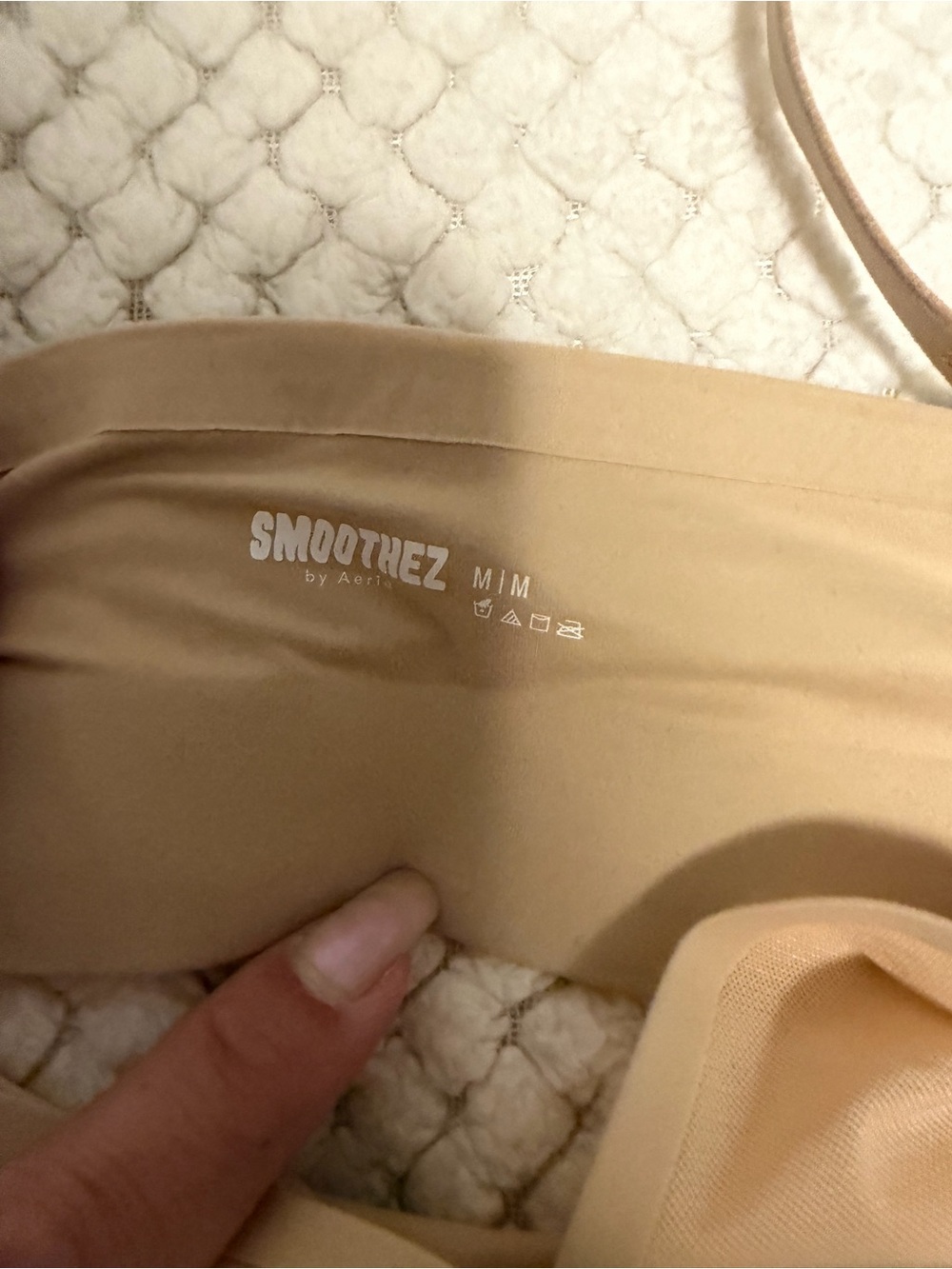 Skims Seamless Nude Wire-Free Bra - Picture 2 of 4